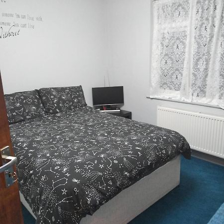 Medium Sized Room Great Clacton Exterior photo