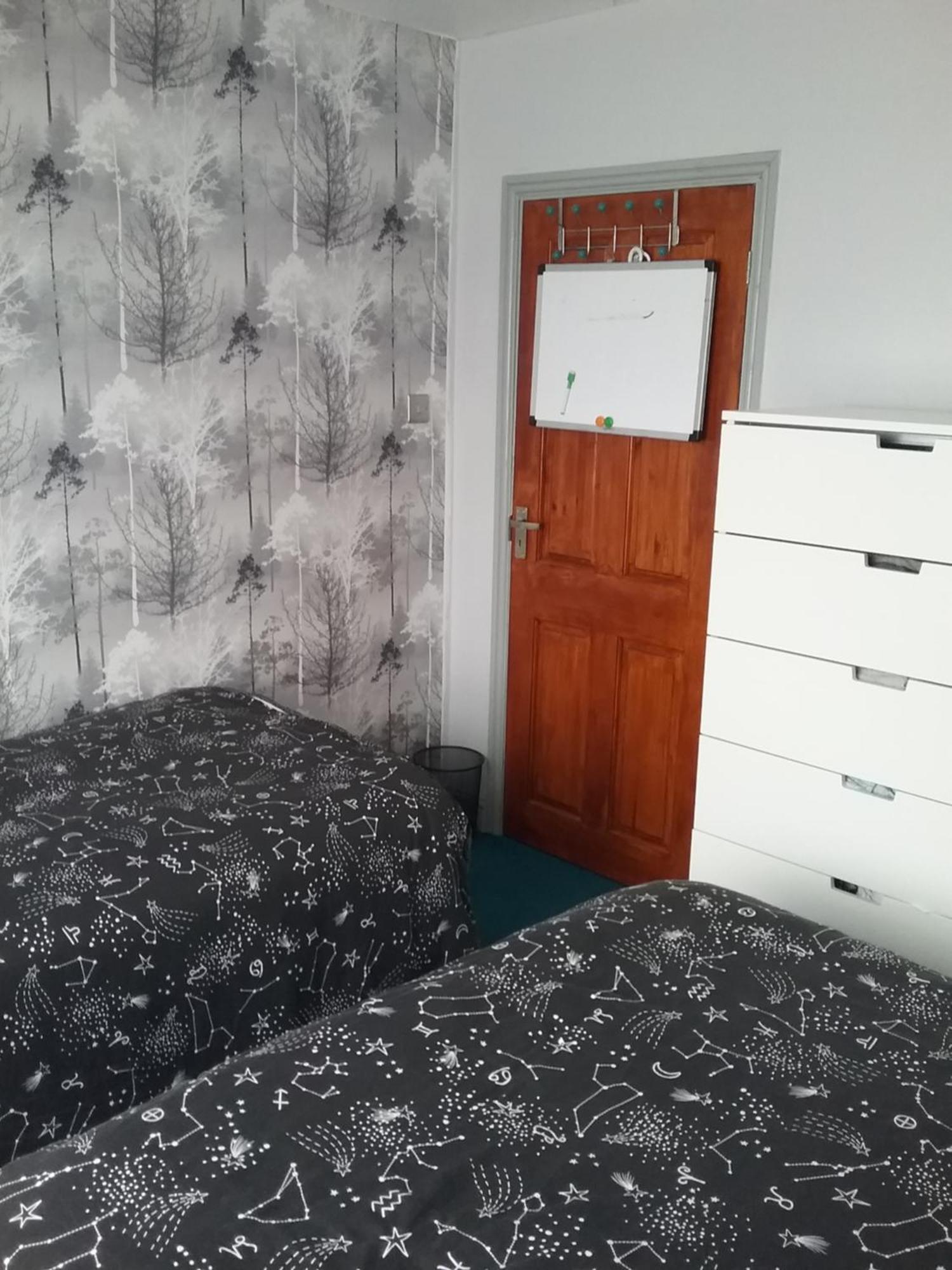 Medium Sized Room Great Clacton Exterior photo